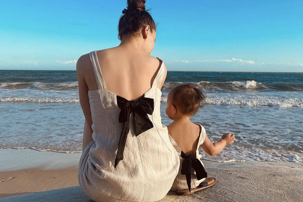 Hà Hồ và con gái diện đầm đôi cực yêu, tưởng hàng hiệu đắt đỏ hoá ra chỉ vài trăm nghìn