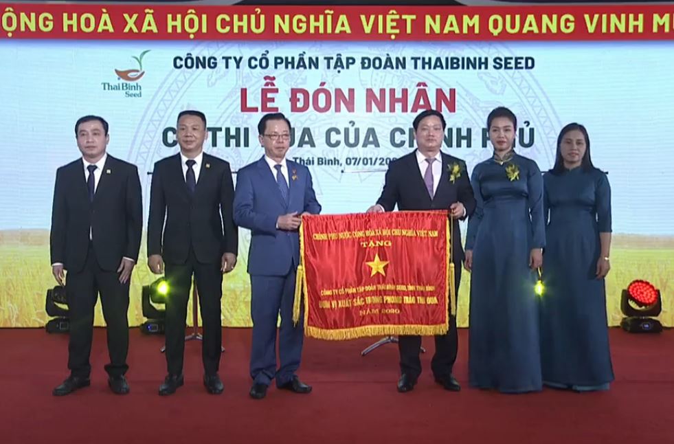 ThaiBinh Seed vinh dự đón nhận Cờ thi đua và danh hiệu Anh hùng Lao động thời kỳ đổi mới