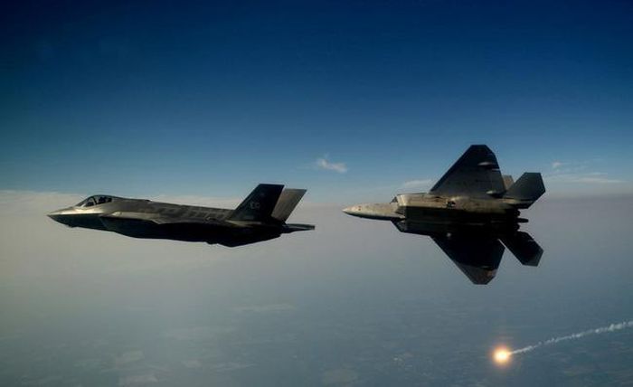 Mỹ đang 'tự hủy' tiêm kích F-22 và F-35 theo đúng mong muốn của Nga