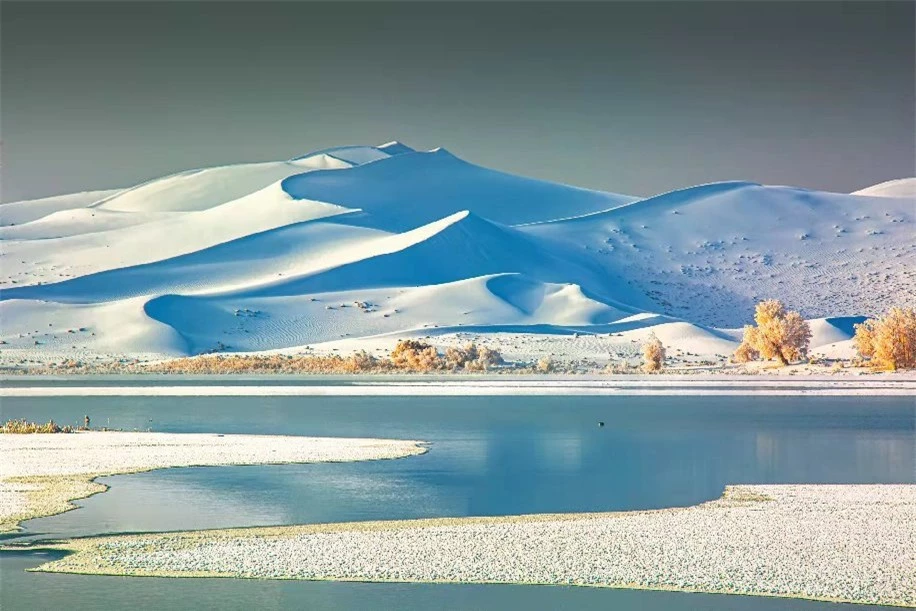 Chiêm ngưỡng sa mạc tuyết Taklamakan của Trung Quốc - Ảnh 4