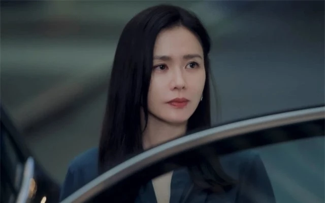 Son Ye Jin làm tiểu thư sang chảnh trong phim mới, chuyền nghề thành CEO phòng khám da liễu - Ảnh 2.