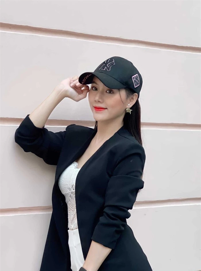 Phong cách thời trang trẻ trung, cá tính, dễ ứng dụng của nữ diễn viên Minh Thu 'Phố Trong Làng'