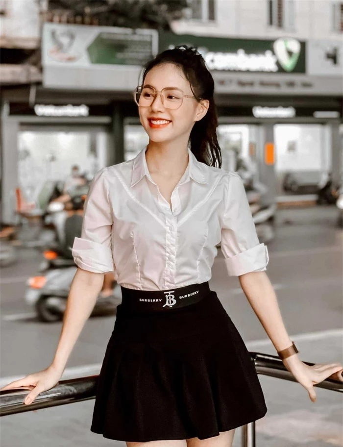Phong cách thời trang trẻ trung, cá tính, dễ ứng dụng của nữ diễn viên Minh Thu 'Phố Trong Làng'