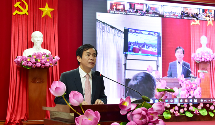 Chủ tịch UBND tỉnh Nguyễn Văn Phương phát biểu tại hội nghị