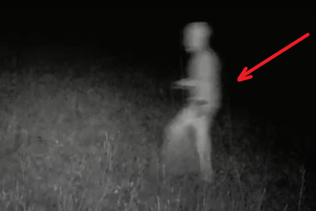 Đi qua khu vực bị đồn là có UFO, nhiếp ảnh gia chụp được bức ảnh càng nhìn càng thấy kỳ lạ