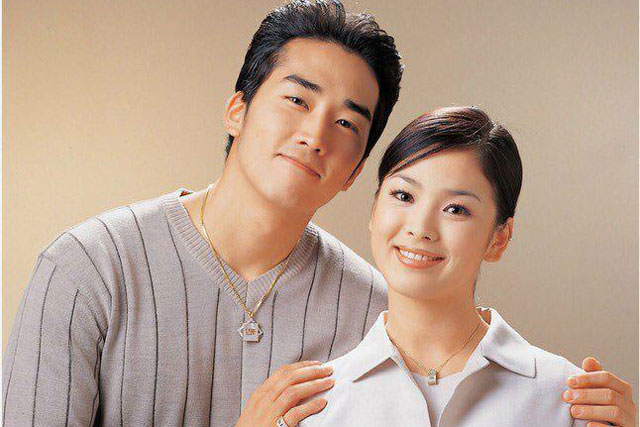 Song Hye Kyo thời tân binh: Mặt mập, vóc dáng "tròn trịa", bị "dìm" bởi phong cách trang điểm lố