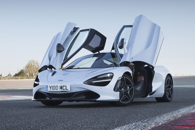 Top 10 xe hơi hạng sang và siêu xe có nội thất xấu nhất