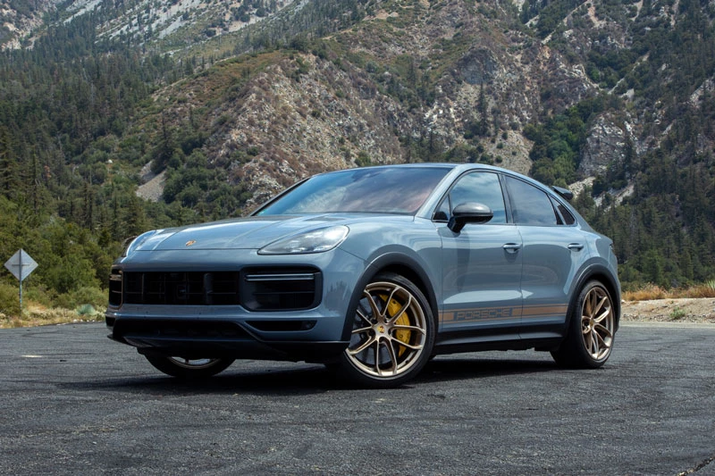 SUV coupe thể thao hạng sang: Porsche Cayenne Turbo GT.