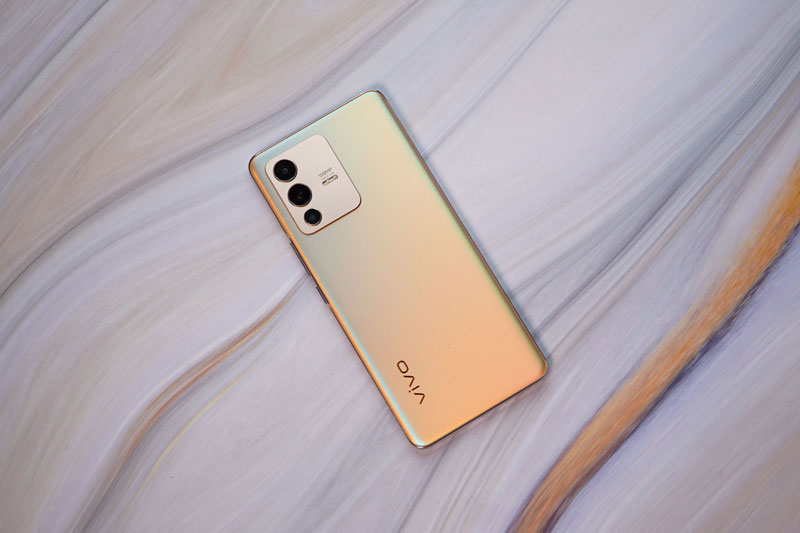 Smartphone Dimensity 1200 5G, RAM 12 GB, màn hình 90Hz, sạc 44W, giá hơn 13 triệu