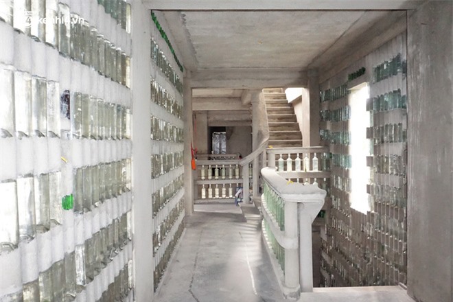 Bên trong ngôi nhà 2 tầng được xây dựng bằng hàng chục nghìn vỏ chai của dị nhân ở Hội An - Ảnh 9.
