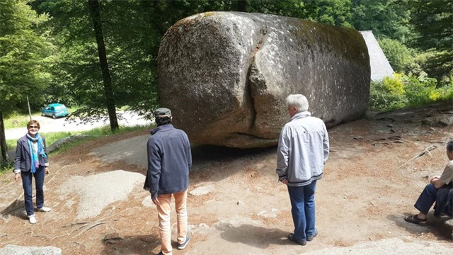 The Trembling Rock – Tảng đá nặng 132 tấn mà bất cứ ai cũng có thể di chuyển được nó - Ảnh 3.