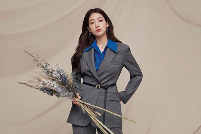 Học hỏi cách phối đồ đa dạng từ style mùa đông của Park Shin Hye