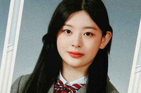 Nữ idol bỗng nổi lên sau 1 đêm chỉ nhờ ảnh tốt nghiệp đẹp như mơ, nhan sắc thế này định làm nữ thần mới hay gì?