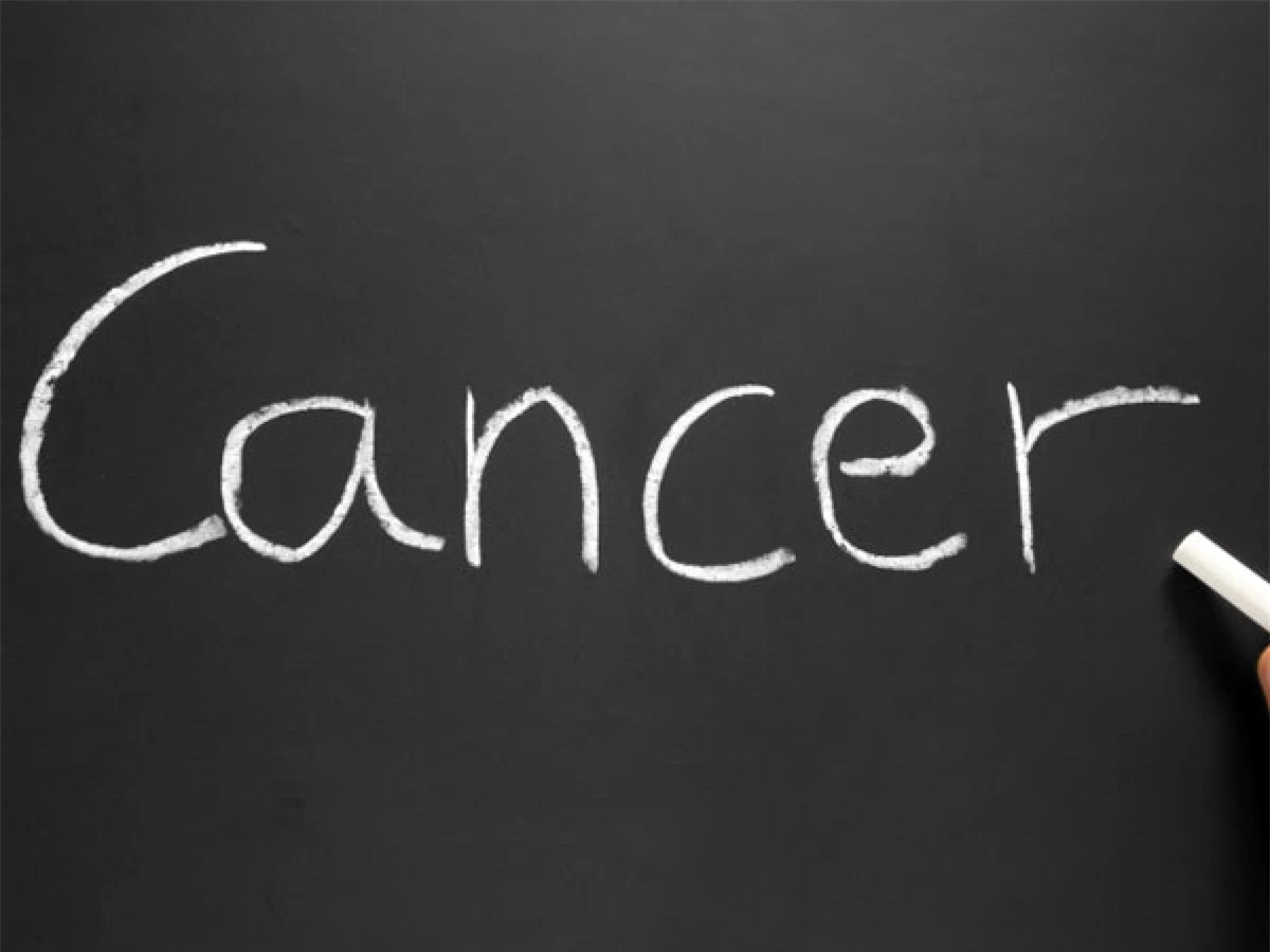 Ung thư: Hút thuốc lá là nguyên nhân hàng đầu gây ung thư và tử vong do ung thư. Ung thư phổi, ung thư khoang miệng, ung thư vòm họng là những bệnh do các hóa chất gây ung thư trong thuốc lá gây ra. Khói thuốc lá còn có thể gây ung thư bàng quang, ung hư tuyến tụy, ung thư cổ tử cung, ung thư thận và ung thực quản.