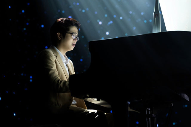 Bùi Anh Tuấn nghẹn ngào cảm xúc hát về những mất mát trong đại dịch bệnh