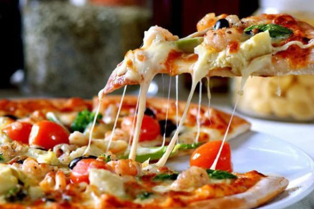 Học cách làm pizza không cần lò nướng hay nồi chiên, có ngay món ngon nóng hổi, rẻ bằng nửa mua ngoài