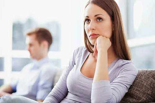 Vợ chỉ ở nhà chăm con bỗng chìa ra 400 triệu và tờ đơn ly hôn, tôi tra hỏi thì té ngửa khi biết nguyên nhân