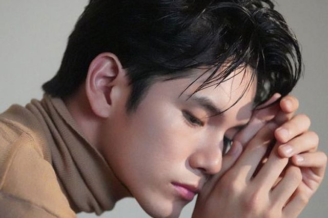 Đến nhà sếp nhậu rồi ngủ lại, nửa đêm giật mình tỉnh giấc, tôi bàng hoàng khi thấy người nằm ngay bên cạnh