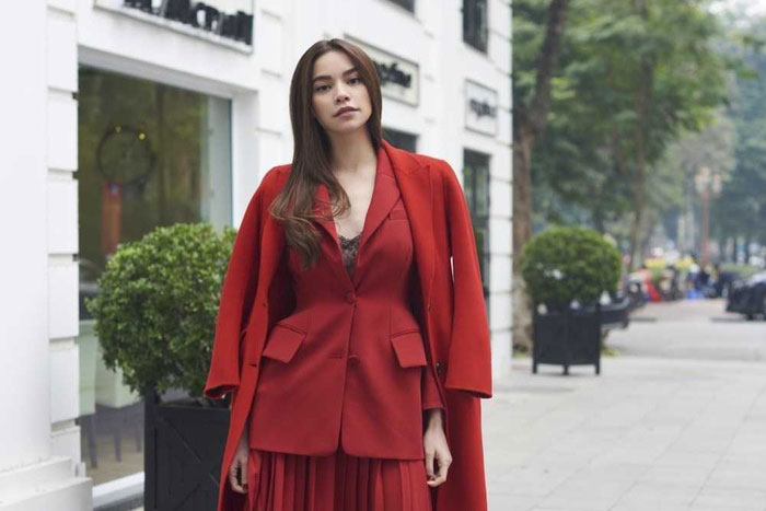 Bí quyết giúp bạn gái diện đồ mùa đông thời thượng, 'hack dáng' thần sầu như Hà Hồ