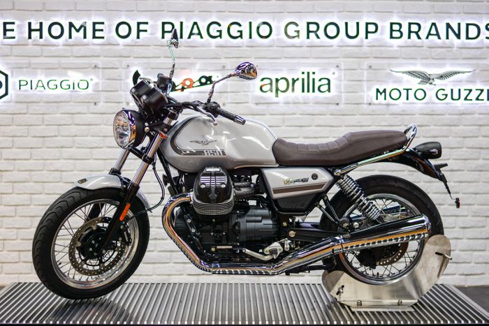 Moto Guzzi V7 giá từ 385 triệu đồng tại Việt Nam có gì đặc biệt?