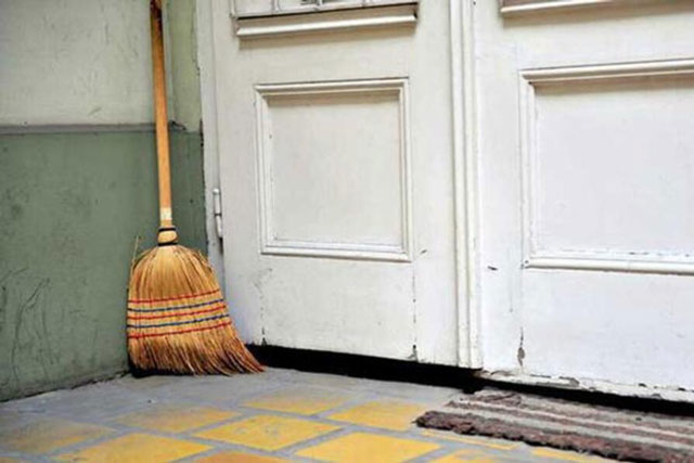 4 đại kỵ thường gặp ở cửa chính khiến bạn "nghèo bền vững"