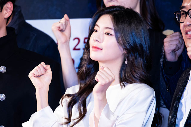 Bạn gái Lee Kwang Soo tiết lộ quá khứ nghèo khổ, làm việc ở quán thịt vịt