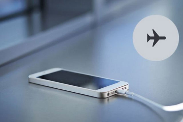 Điện thoại hết pin mà bạn đang cần gấp, bỏ túi ngay 5 mẹo sạc pin ‘siêu tốc’ này