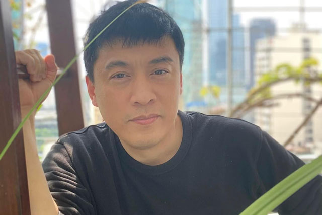 Lam Trường trở về Việt Nam hội ngộ với vợ con sau lùm xùm "đường ai nấy đi", ghi điểm vì 1 hành động này!