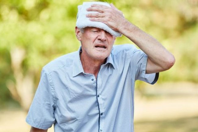 Sốc nhiệt do nắng nóng: Dấu hiệu nguy hiểm và cách điều trị