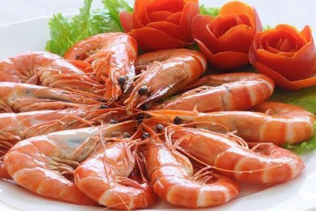 Hấp luộc tôm chỉ cần bỏ thêm gia vị này, món ăn thơm nức, đậm đà chắc thịt