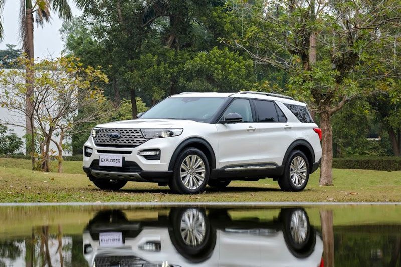 Ford Explorer 2022 ra m&#x1EAF;t t&#x1EA1;i Vi&#x1EC7;t Nam, gi&#xE1; 2,366 t&#x1EF7; &#x111;&#x1ED3;ng