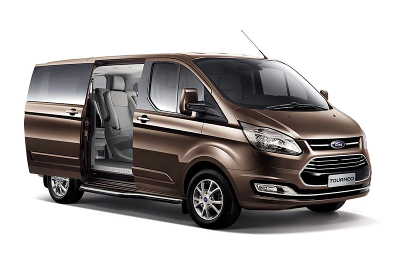 4. Ford Tourneo (doanh số: 19 chiếc). Ảnh: Ford Việt Nam.