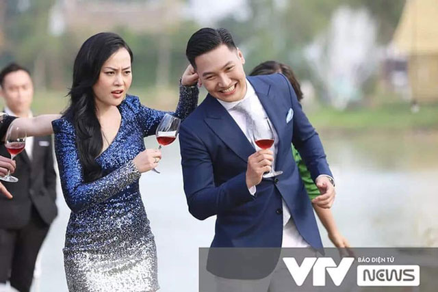 Ảnh tái ngộ của 2 cặp vợ chồng quyền lực Hương vị tình thân: Thu Quỳnh sang chảnh, Phương Oanh bị chộp toàn góc "hiểm" nhưng vẫn xinh