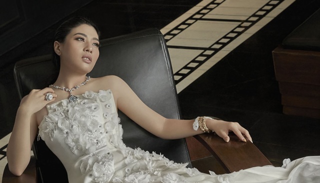 Công chúa bị đày ra nước ngoài vì mẹ ngoại tình, trở thành công chúa giàu nhất thế giới