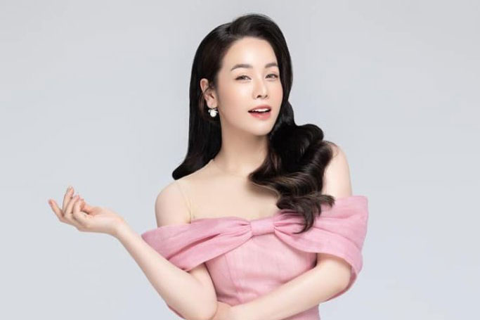 Nhật Kim Anh ở tuổi 36 vẫn "cân" đẹp mọi phong cách từ nữ tính sang cá tính