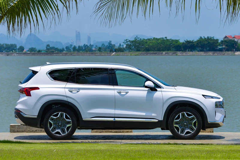 7. Hyundai Santa Fe (doanh số: 2.078 chiếc). Ảnh: TC Motor.