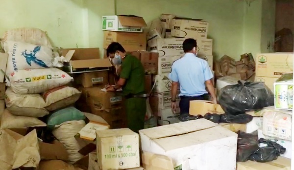 An Giang: Thu giữ gần 500.000 chai, gói thuốc bảo vệ thực vật hết hạn sử dụng