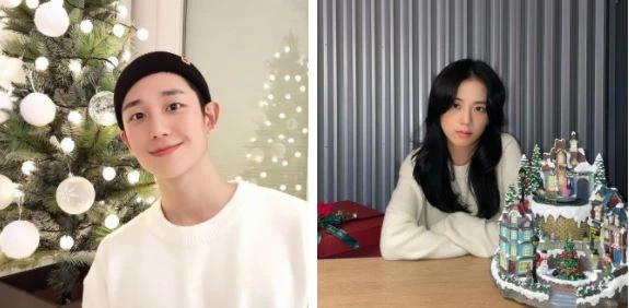 Fan phát hiện ra rằng vào Giáng sinh năm 2020, Jisoo - Jung Hae In đã cùng đăng ảnh vào ngày 25/12. Điều đặc biệt nhất đó chính là 2 ngôi sao diện áo tương đối giống nhau như áo đôi.