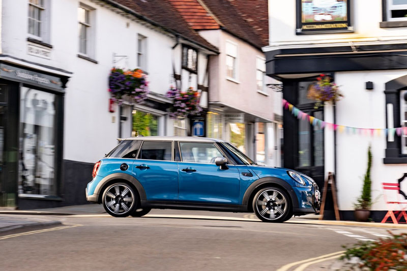 Bảng giá xe MINI tháng 1/2022: Loạt sản phẩm mới ra mắt