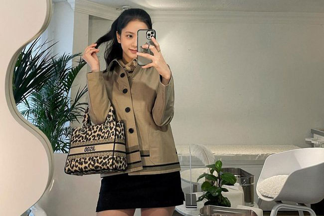 15 cách diện đồ nổi bật mà vẫn trẻ trung của sao Hàn, chị em có thể học hỏi để diện đi chơi lễ