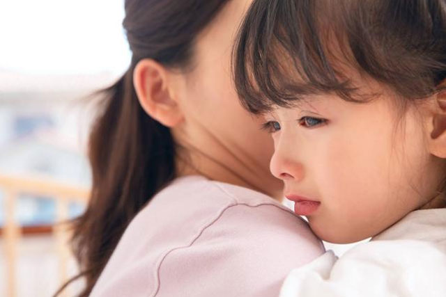 Tại sao con đòi ôm sau khi bị mắng? Hiểu rõ rồi, cha mẹ sẽ không ngừng hối hận