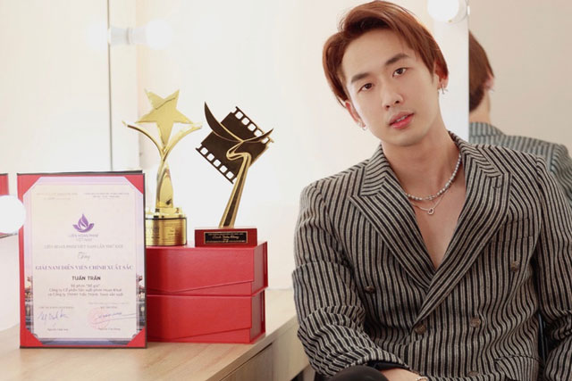 Tuấn Trần bứt phá trong năm 2021 khi "gom" hàng loạt giải thưởng, hứa hẹn bùng nổ năm 2022