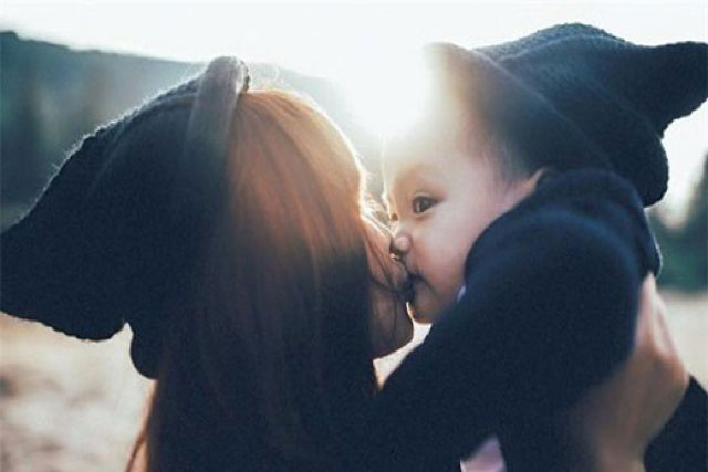 Mẹ đơn thân: 4 lời khuyên bổ ích để phụ nữ nuôi dạy con nên người