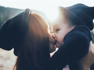 Mẹ đơn thân: 4 lời khuyên bổ ích để phụ nữ nuôi dạy con nên người
