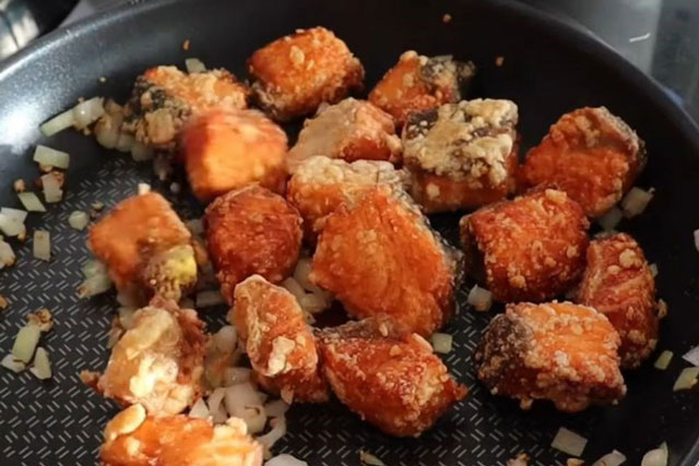 Cá hồi chiên giòn hấp dẫn chỉ cần làm theo công thức này, đảm bảo ngon hơn gấp 10 lần thông thường