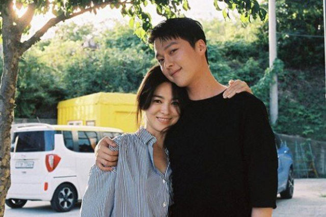 NSX Now, We Are Breaking Up tung ảnh hiếm, Song Hye Kyo khoác vai tình tứ Jang Ki Yong