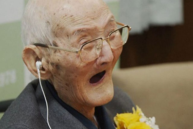 6 thói quen chung vào buổi sáng của những người sống lâu trăm tuổi: Vừa ngủ dậy đừng vội gấp chăn