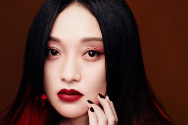 Mỹ nhân Hoa Ngữ đổi phỏm sang style "chị đại": Dương Mịch xinh đẹp vẫn thua Châu Tấn