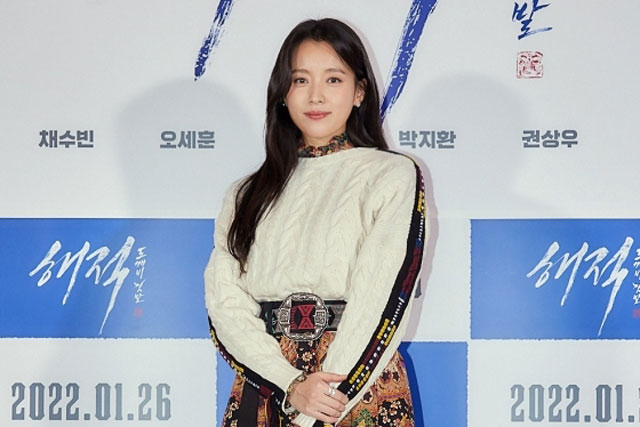 Han Hyo Joo tiết lộ sự thật về nụ hôn dưới nước với Kang Ha Neul: "Đến giờ tôi vẫn bị ám ảnh"