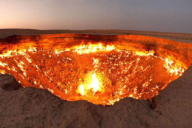 Turkmenistan muốn dập tắt "Cổng địa ngục" đã bốc cháy suốt 50 năm trên sa mạc!